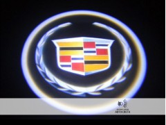Проекция на двери с эмблемой Cadillac